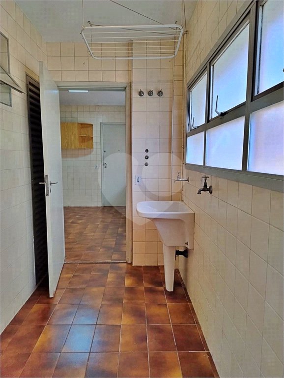 Apartamento à venda com 3 quartos, sendo 1 suíte, em Vila Olímpia, São Paulo, SP