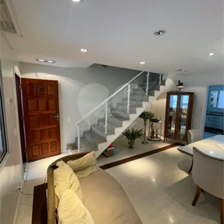 Casa à venda com 3 quartos, sendo 1 suíte, no condomínio Residencial Villagio Vitória, Guarulhos - SP
