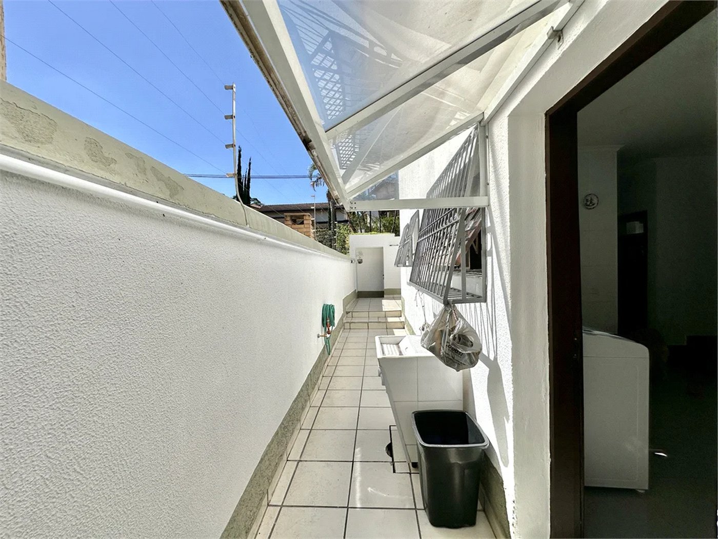Casa à venda com 5 quartos, sendo 4 suítes, no condomínio Parque dos Príncipes, São Paulo - SP