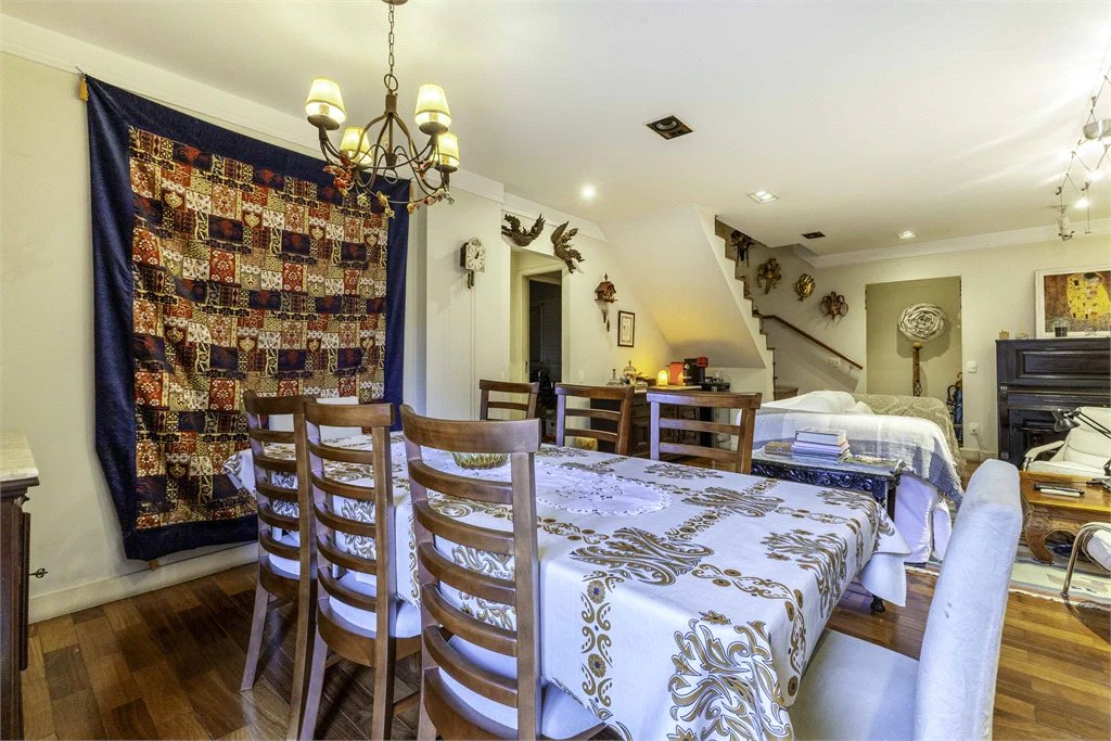 Duplex para alugar com 4 quartos, sendo 3 suítes,  em Alto de Pinheiros, São Paulo, SP