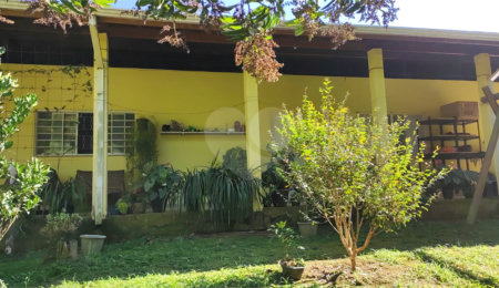 Chácara à venda com 3 quartos, sendo 2 suítes,  em Parque Varanguera, São Roque, SP