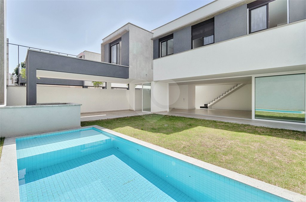 Casa à venda com 4 suítes no condomínio Edifício Jade, São Paulo - SP