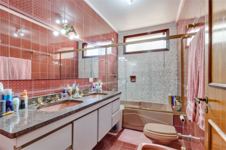Casa à venda com 3 quartos, sendo 2 suítes, no condomínio Granja do Morumbi, São Paulo - SP