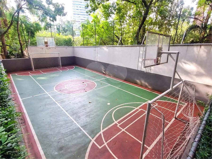 Apartamento à venda com 3 quartos, sendo 1 suíte,  em Vila Andrade, São Paulo, SP