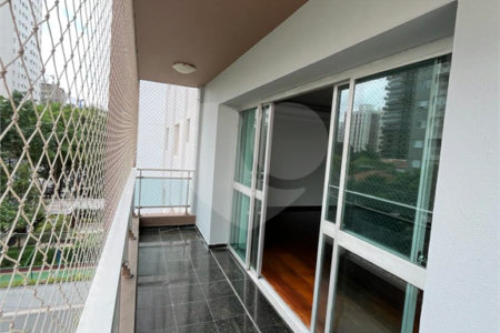 Apartamento à venda com 3 suítes em Aclimação, São Paulo, SP