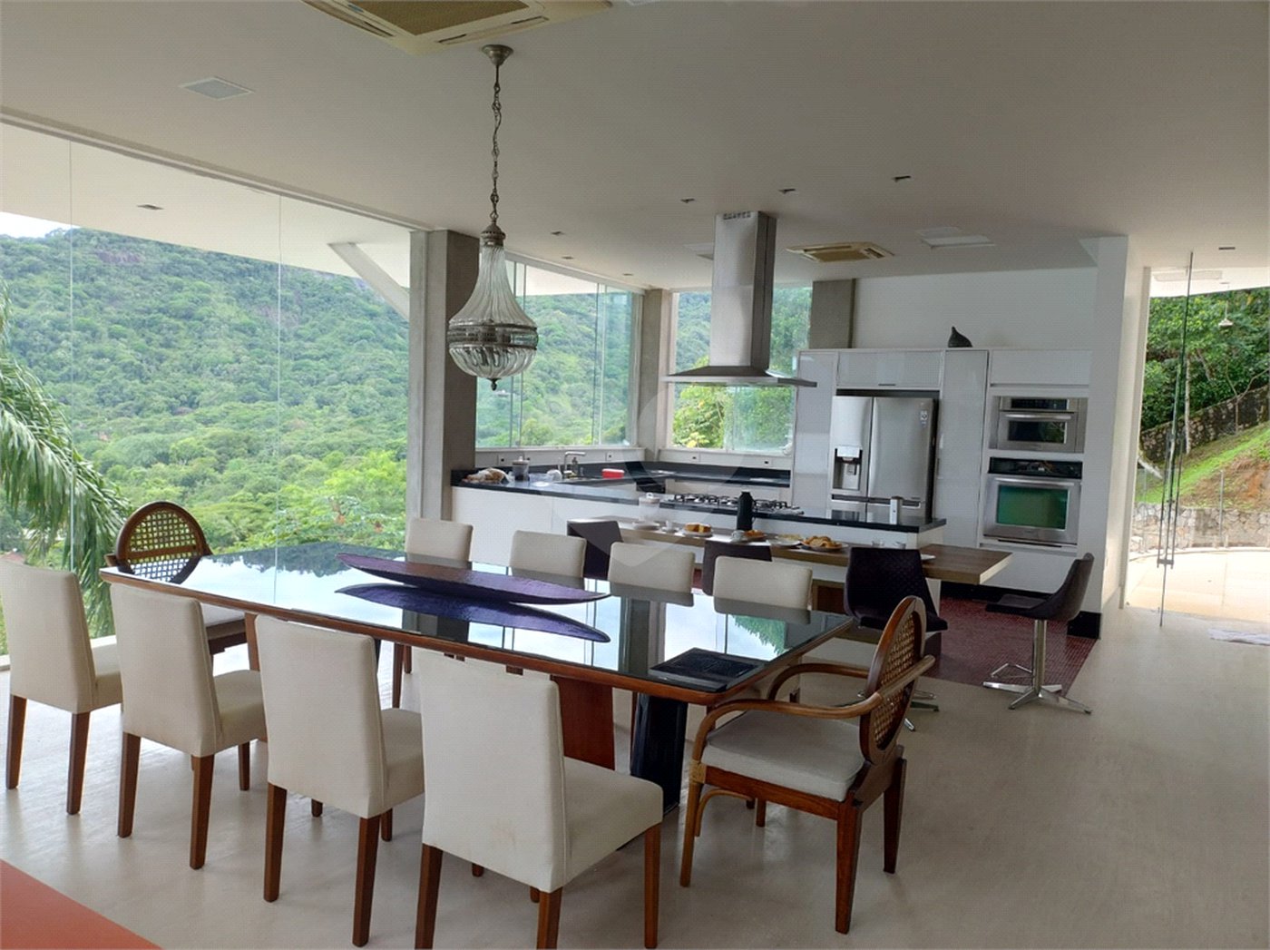 Casa à venda com 4 suítes em Praia Vermelha, Ubatuba, SP