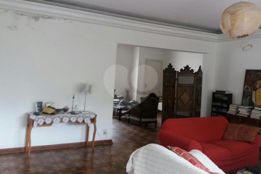 Casa à venda com 6 quartos, sendo 3 suítes, em Jardim São Bento, São Paulo, SP