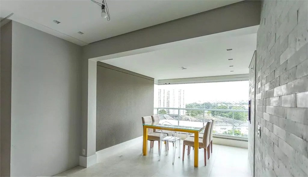 Apartamento à venda com 3 quartos, sendo 1 suíte, em Vila Anastácio, São Paulo, SP