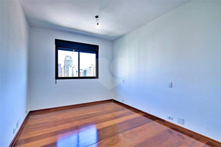 Apartamento à venda com 3 suítes em Campo Belo, São Paulo, SP