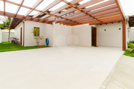 Casa à venda com 3 quartos, sendo 2 suítes, em Caravelas, Armação dos Búzios, RJ