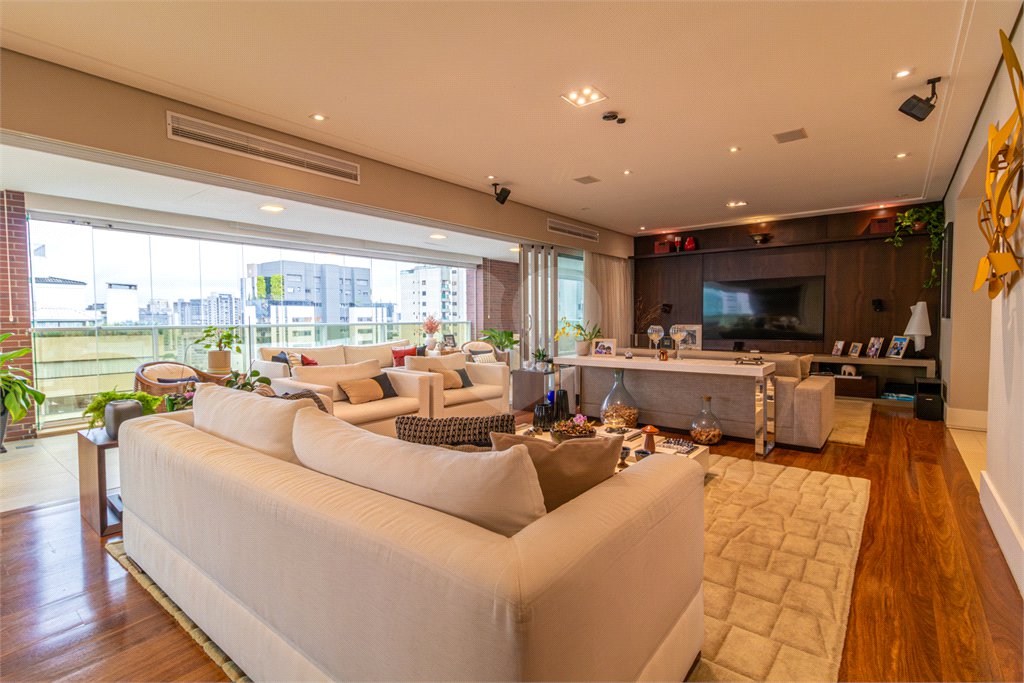 Apartamento à venda com 4 suítes em Campo Belo, São Paulo, SP