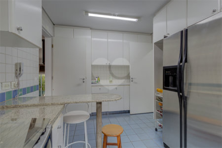 Casa à venda com 4 quartos, sendo 2 suítes, no condomínio Vila Antonieta, São Paulo - SP