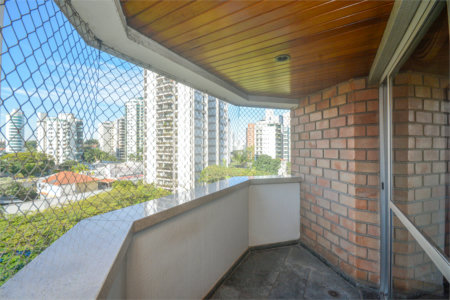 Apartamento à venda com 4 quartos, sendo 1 suíte, em Moema, São Paulo, SP