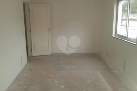 Sobrado à venda com 8 quartos em Vila Tramontano, São Paulo, SP