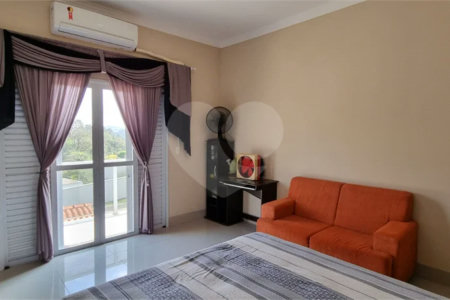 Casa à venda com 3 quartos, sendo 1 suíte, no condomínio Chácaras do Lago, Vinhedo - SP