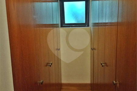 Casa à venda com 4 quartos, sendo 2 suítes,  em Morumbi, São Paulo, SP