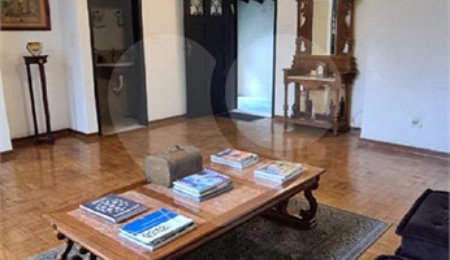 Sobrado à venda com 4 quartos, sendo 1 suíte,  em Pacaembu, São Paulo, SP