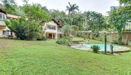 Casa à venda com 5 suítes no condomínio Chácara Flora, São Paulo - SP