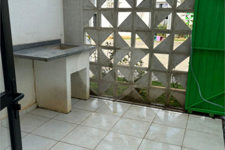 Casa à venda com 2 quartos no condomínio Sindona Parque 1, Cotia - SP