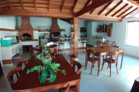 Casa à venda com 3 quartos, sendo 2 suítes,  em Vila Oliveira, Mogi das Cruzes, SP