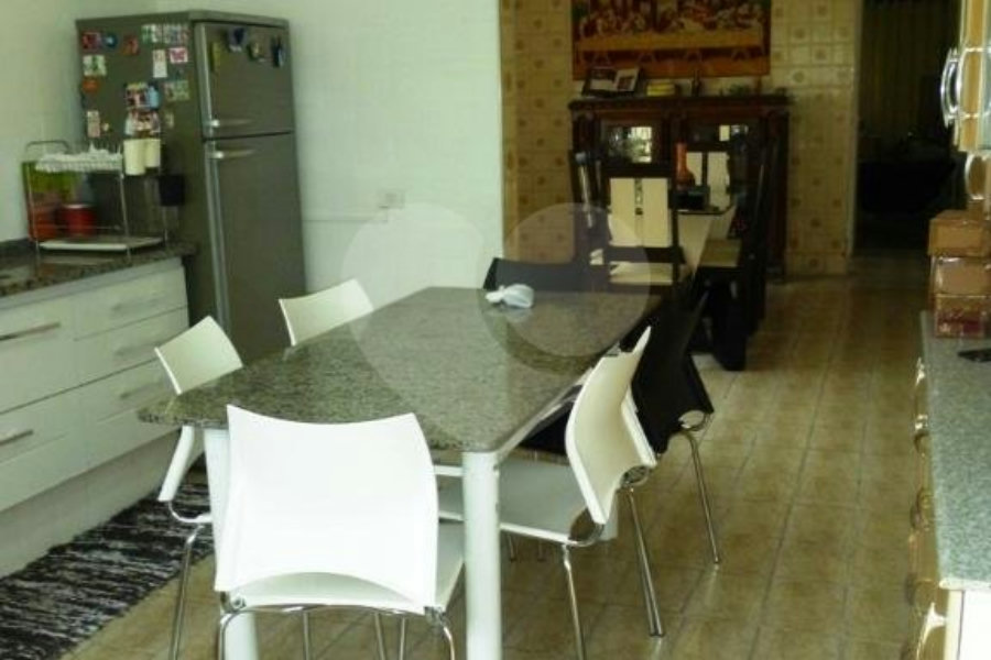 Sobrado à venda com 3 quartos, sendo 1 suíte, em Parque Edu Chaves, São Paulo, SP