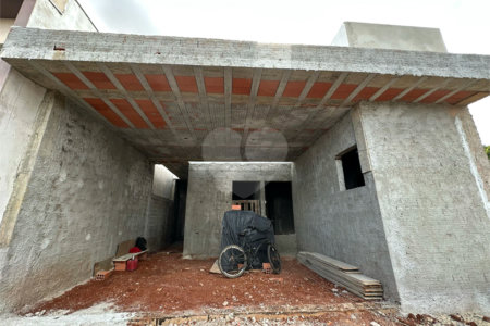 Casa à venda com 3 quartos, sendo 1 suíte, no condomínio Lago dos Ipês, Itapetininga - SP