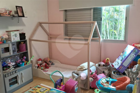 Apartamento a venda na Aclimação com 4 dormitórios e 2 vagas.