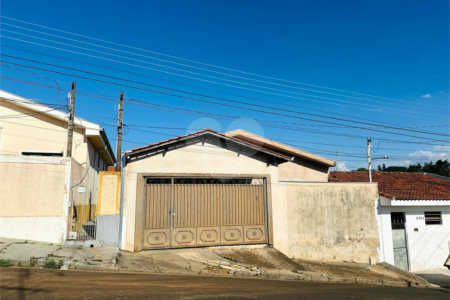 Casa á venda, com 03 Dormitórios, em São Carlos.