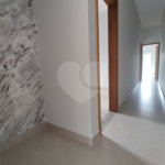 Casa térrea em Atibaia com 3 suítes, sala 2 ambientes, 2 vagas garagem, excelente localização, pronta para morar