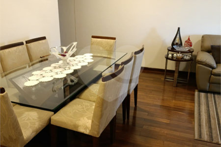Apartamento na Região da Mooca. Excelente Localização com 3 Dormitórios sendo 1 Suíte e 2 Vagas de Garagem