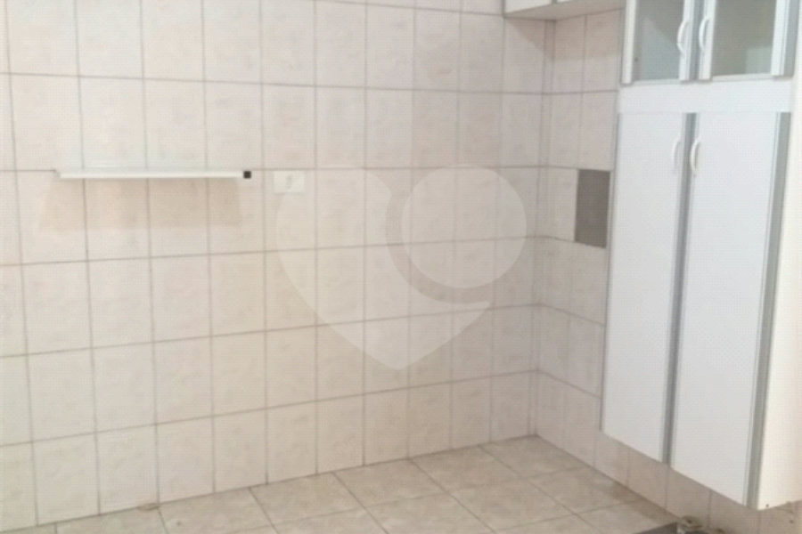 Casa à venda com 3 quartos, sendo 1 suíte, no condomínio Primavera, São Paulo - SP