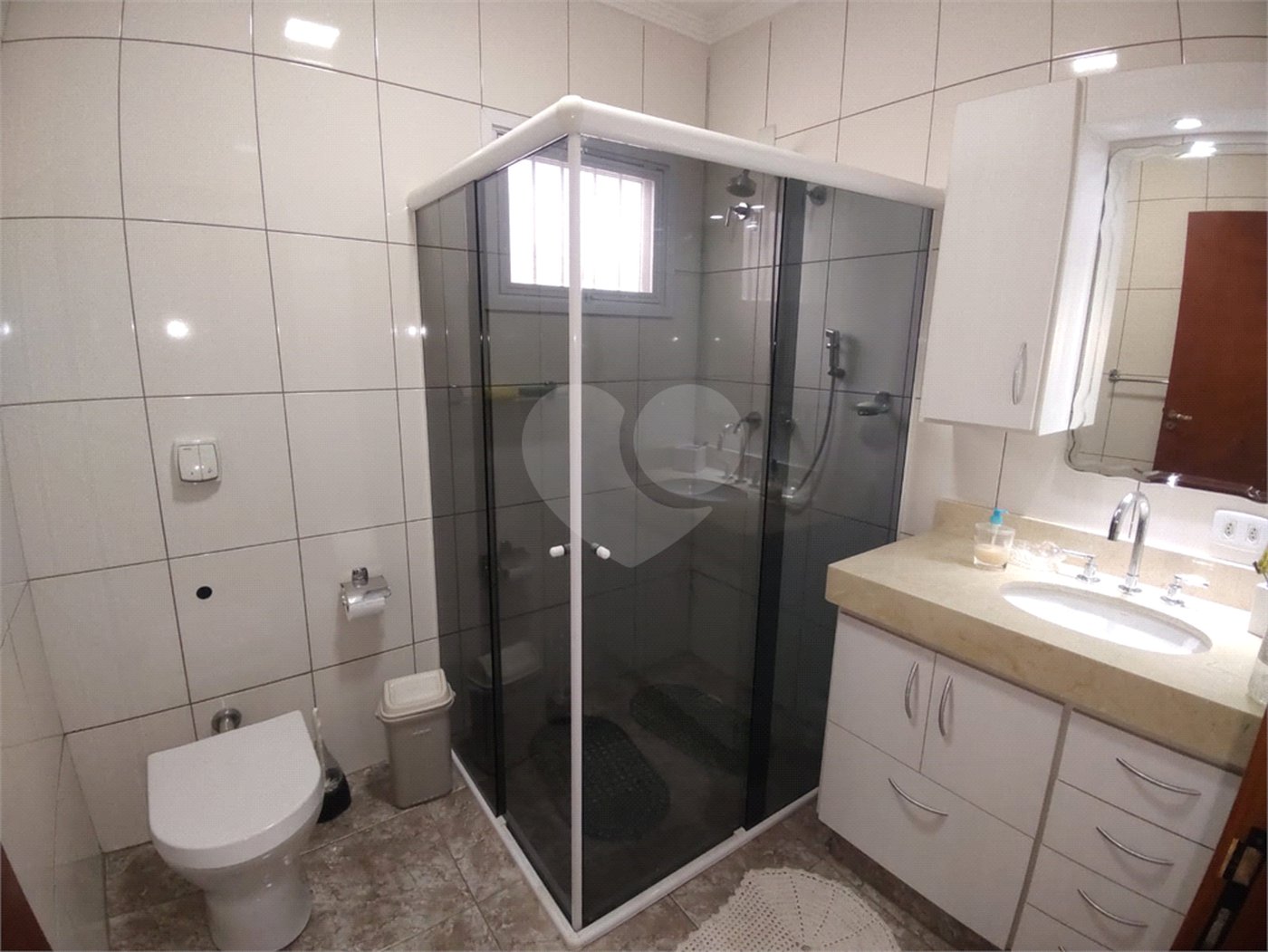 Casa à venda com 3 suítes no condomínio Morada das Hortênsias, São Paulo - SP