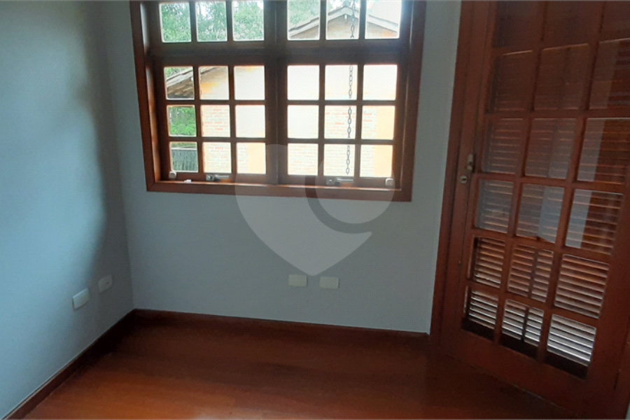 Sobrado à venda com 4 quartos, sendo 3 suítes, em Serra da Cantareira, Mairiporã, SP