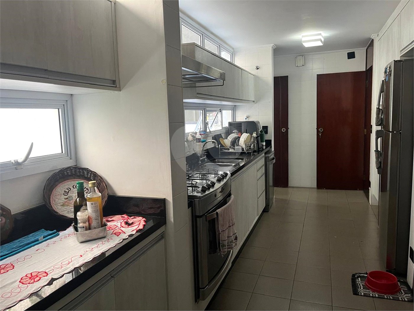 Casa à venda com 4 quartos, sendo 3 suítes, no condomínio Vitoria Regia, São Paulo - SP