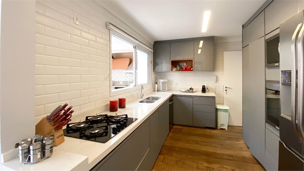 Casa à venda com 4 quartos, sendo 3 suítes, no condomínio Brisa Verde, São Paulo - SP