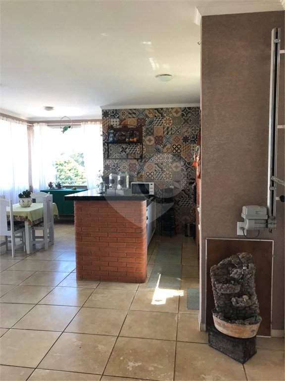 Casa à venda com 4 quartos, sendo 3 suítes, no condomínio Serra da Estrela, Atibaia - SP