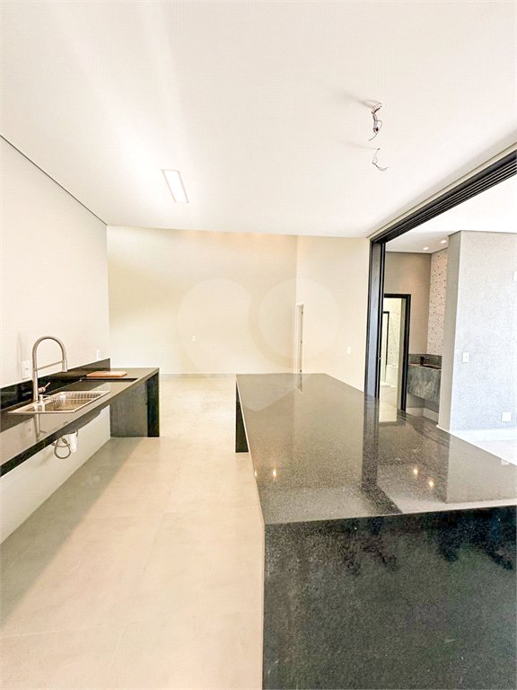 Casa à venda com 3 suítes no condomínio Residencial Mont'alcino, Valinhos - SP