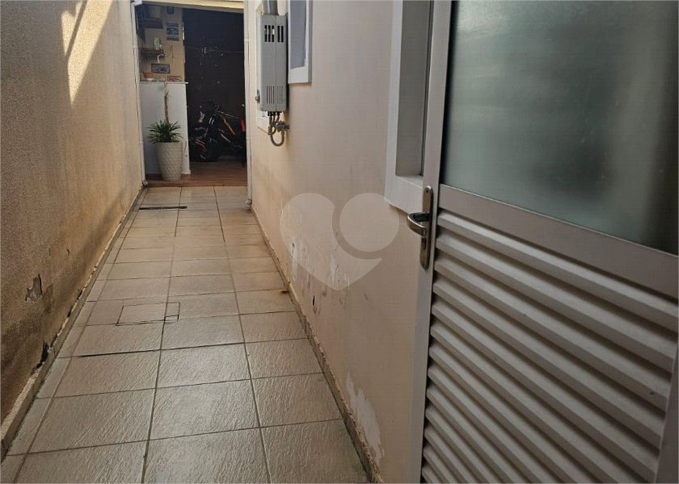 Casa à venda com 3 quartos, sendo 1 suíte, no condomínio Parque das Árvores, Sorocaba - SP
