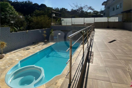 Casa à venda com 4 suítes no condomínio Aruã, Mogi das Cruzes - SP
