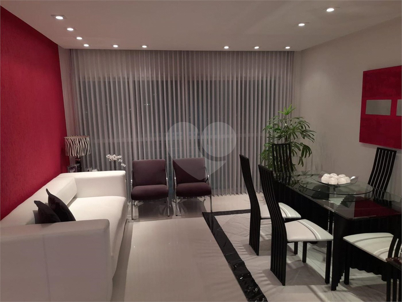 Apartamento à venda com 3 quartos, sendo 1 suíte,  no Centro, Mogi das Cruzes, SP