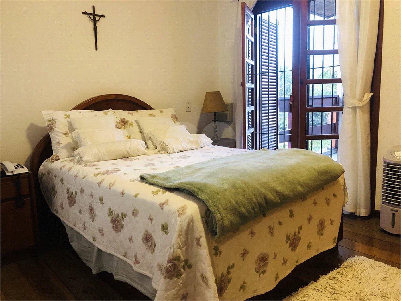 SOBRADO A VENDA NO TREMEMBÉ - 3 DORMS. (1 SUÍTE) E 5 VAGAS