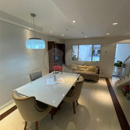 Casa à venda com 3 quartos, sendo 1 suíte, no condomínio Residencial Villagio Vitória, Guarulhos - SP