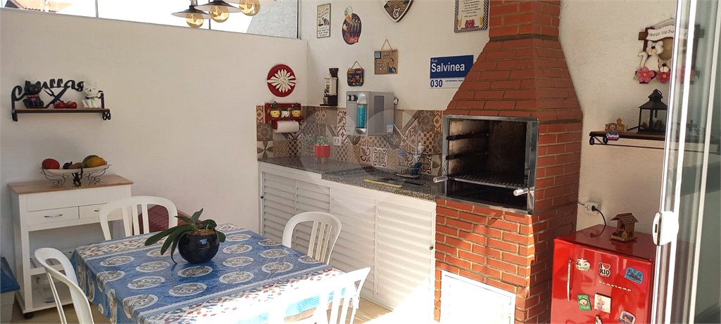 Casa à venda com 3 quartos, sendo 1 suíte, no condomínio Caruatinga, Atibaia - SP