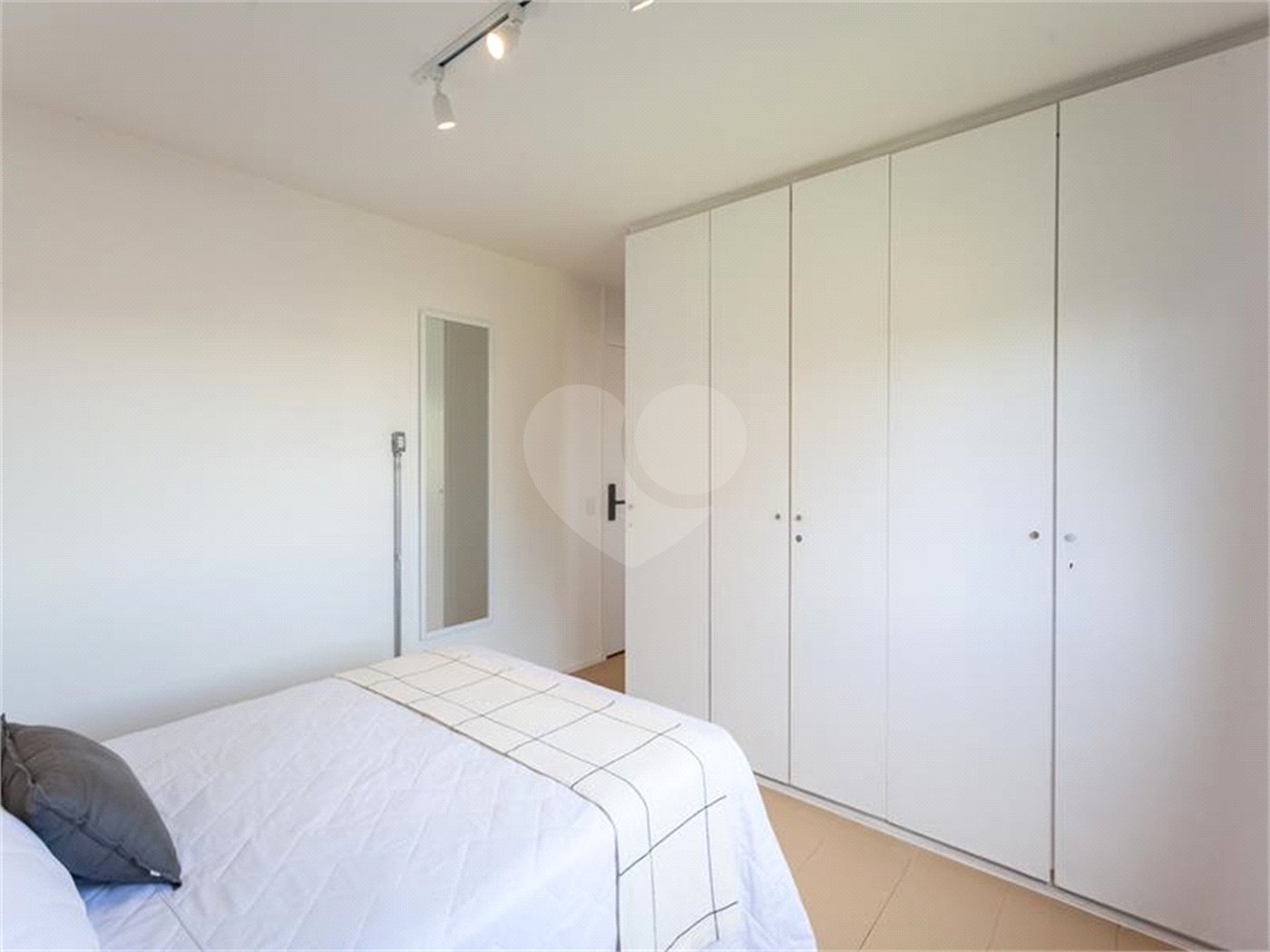 Apartamento à venda com 4 quartos, sendo 1 suíte, em Vila Olímpia, São Paulo, SP