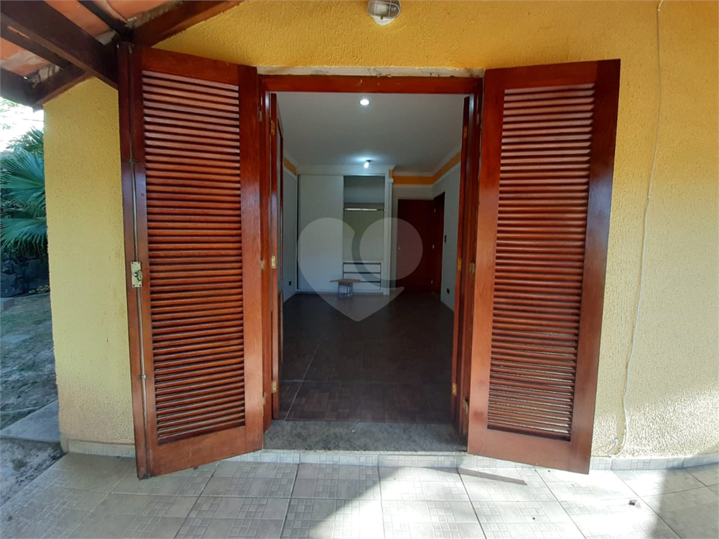 Casa à venda com 5 quartos, sendo 1 suíte, no condomínio Alpes de Mairiporã, Mairiporã - SP