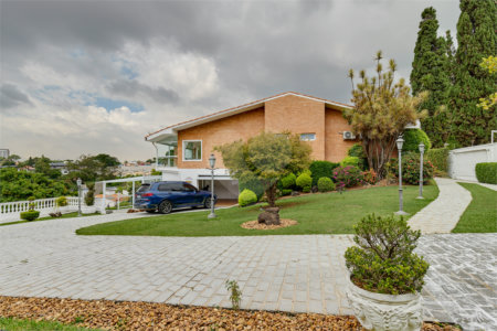Casa Térrea à venda com 4 suítes em Chácara Flora, São Paulo, SP