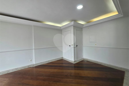 Apartamento à venda com 2 quartos, sendo 1 suíte, em Vila Olímpia, São Paulo, SP