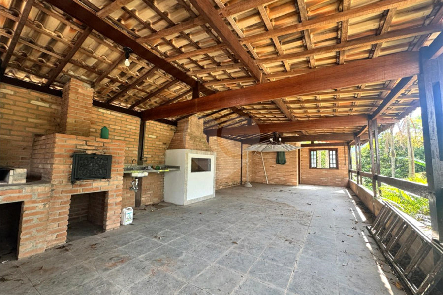 Casa à venda com 5 quartos, sendo 2 suítes, no condomínio Sausalito, Mairiporã - SP