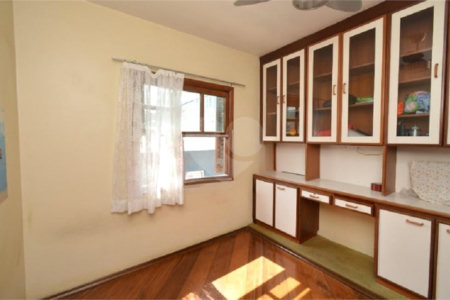 Casa à venda com 5 quartos, sendo 2 suítes, em Vila Galvão, Guarulhos, SP