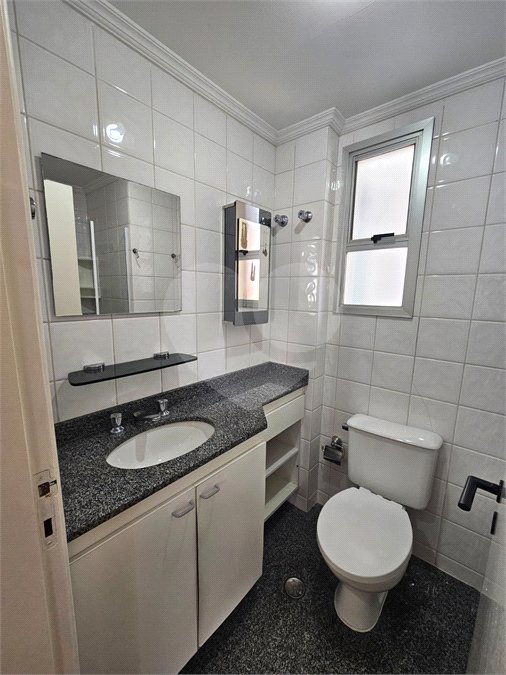 Apartamento à venda com 3 quartos, sendo 1 suíte, em Vila Gumercindo, São Paulo, SP